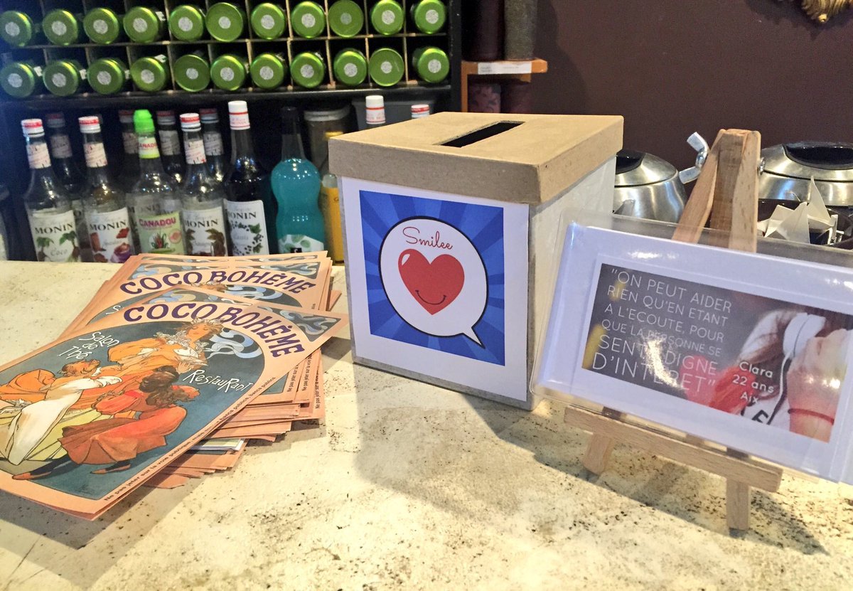 SylvieOnLive's tweet photo. Comment parler de #bienveillance avec une simple boîte ? RV ce soir à 19h avec @SmileeClub #smileebox dans le #JTdeSylvie https://t.co/Wj4YvmYgi0