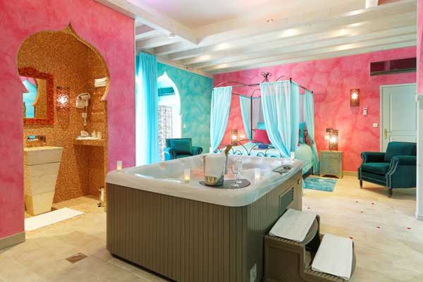 Alexsuite's tweet photo. "La suite Taj mahal"- L’endroit idéal pour passer une Saint Valentine en thème. https://t.co/gmoRWEu2MM https://t.co/iLrBpKMAyA