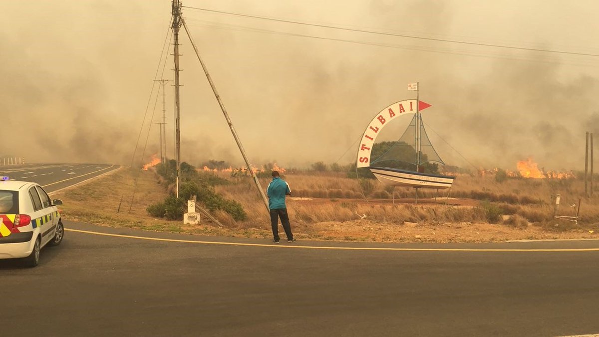 liomee_'s tweet photo. Shocked to see these photos of #StilbaaiFire our fav holiday place @ewnreporter @KFMza @AlgoaFM @vwsfires #wildfire @CityofCT called to pray https://t.co/1bFV6AdCA5