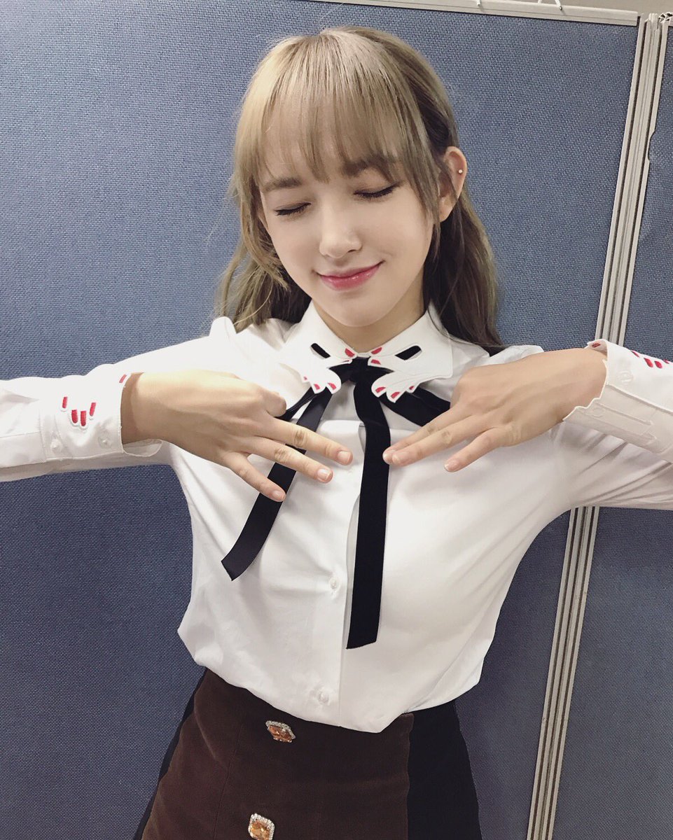 WJSN_Cosmic's tweet photo. [#우주소녀 #성소] 트릭 &amp; 트루 어땠어요~~~?🤗 마법사 성소입니다!!!!🤠🤹‍♀️🔮 https://t.co/PFecQFVRd0