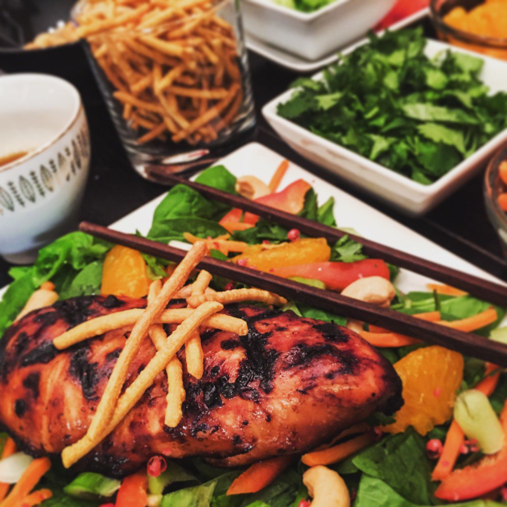 Salade Bangkok (recette parfaite pour vos résolutions!) harnoisalacarte.com/2017/01/18/sal…