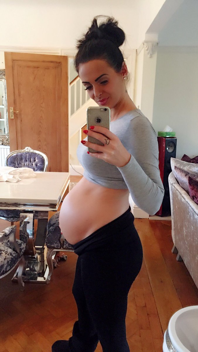 35 weeks today 👏🏼 could be induced Omar around 37 weeks. Count down begins 💗