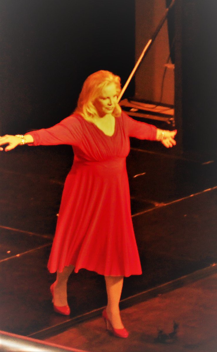 Bahtiyar Kucuk On Twitter Zdravei Bonjour Sylvievartan Lyon Dan Bir Star Gecti Elle Etait A Lyon Ne Me Regardez Pas Comme Ca