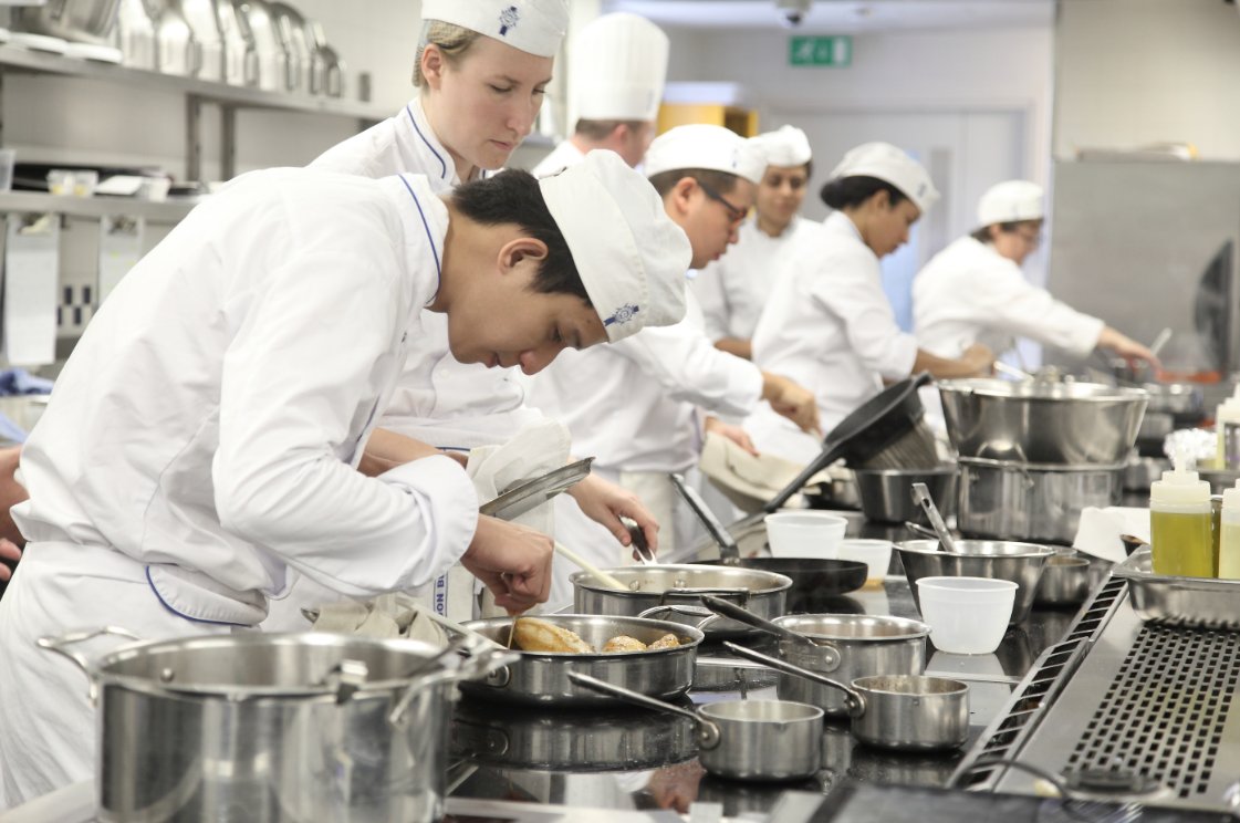 GBCookBook's tweet photo. Are you 18 or over and want a #scholarship at @LeCordonBleuLDN ? Well you're in luck! Visit their website to apply! https://t.co/HeqVAJYYr3 https://t.co/UDMfjBpSdI