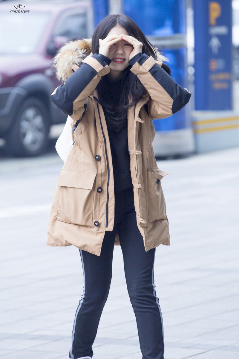 kimsohye_com's tweet image. 170118 유희낙락 출근길 소혜
연습하느라 피곤하지ㅜㅜ
화이팅해!!

#소혜 #sohye
#아이오아이 #ioi