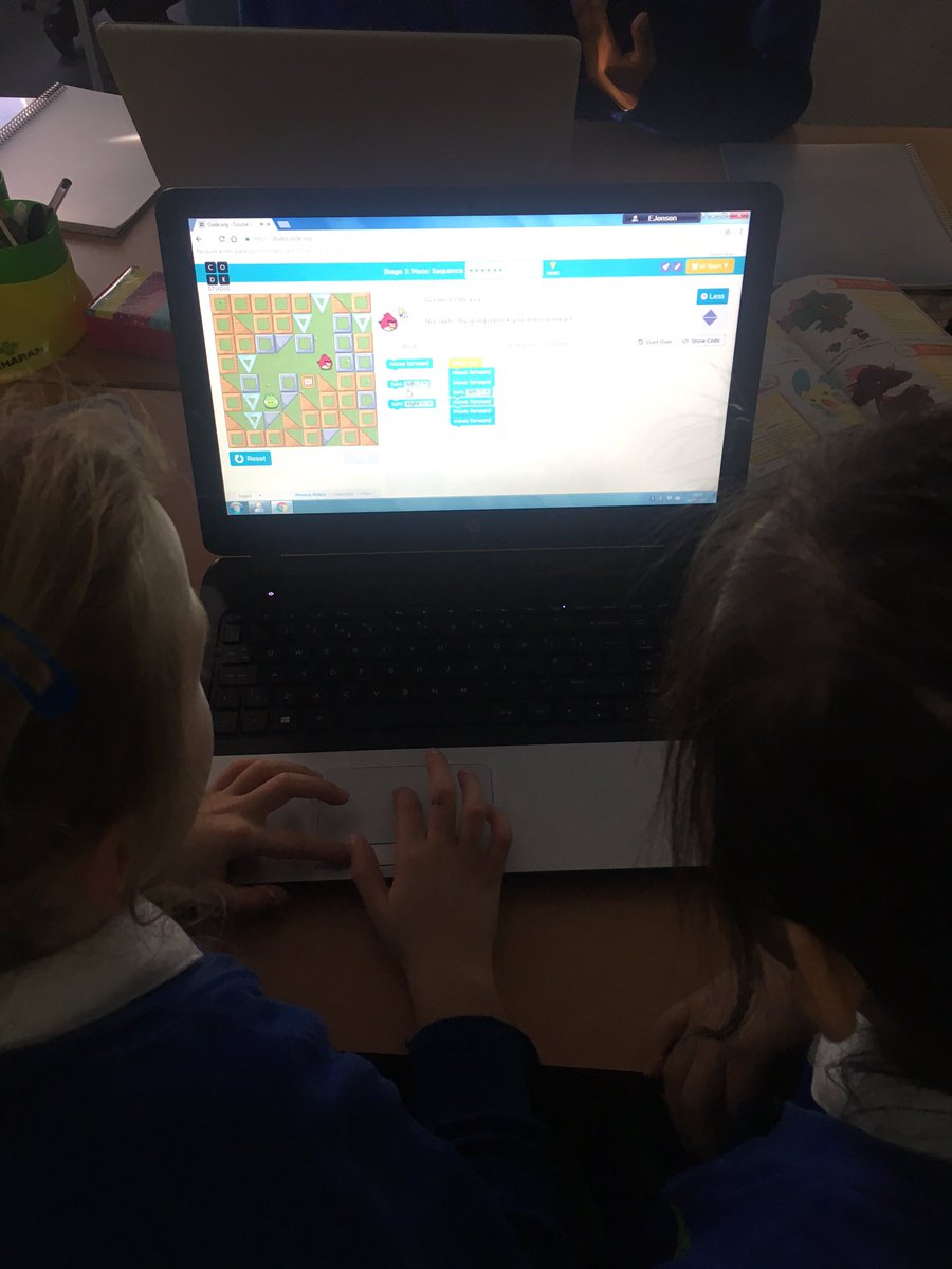 stjhighgate's tweet image. Green Class having a tinker with #StudioCode this afternoon!