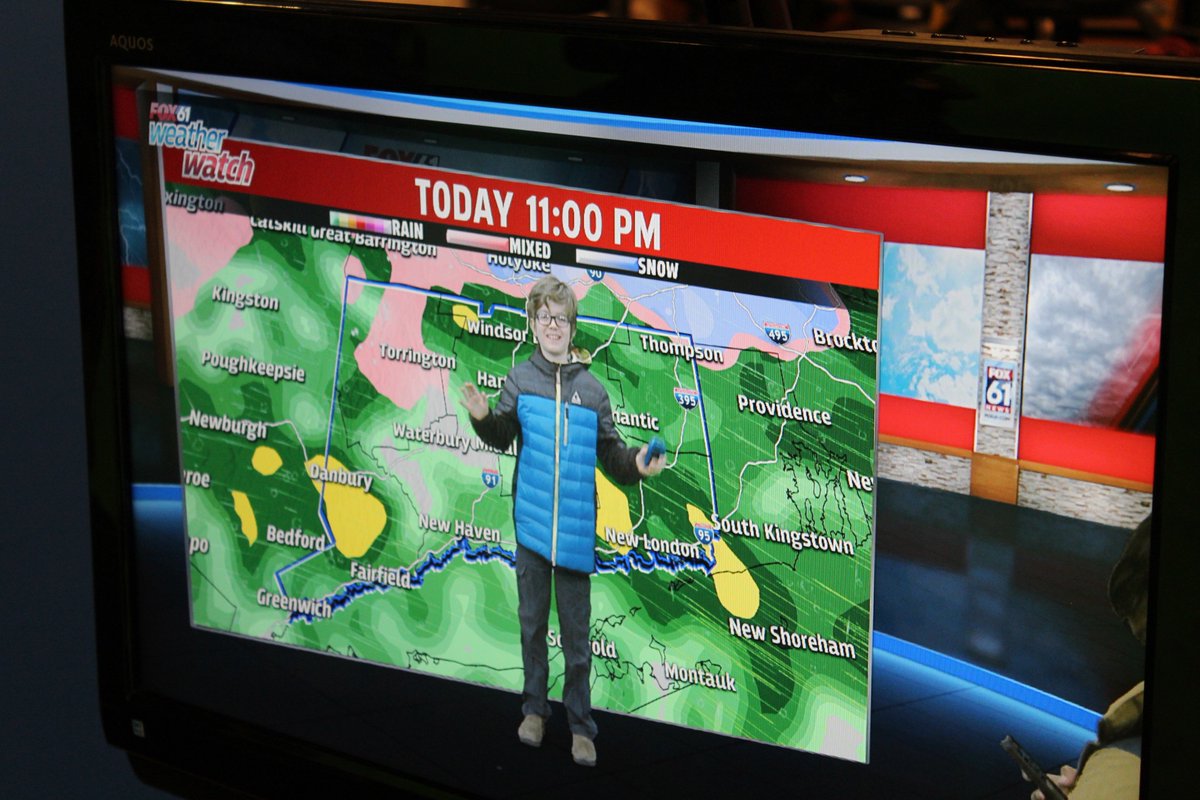 talcottscience's tweet photo. TMA's #WeatherWatchers experimenting with the green screen. Thanks, @DanAmarante for taking us behind-the-scenes! #futureforecasters https://t.co/CNTSHJbVeA