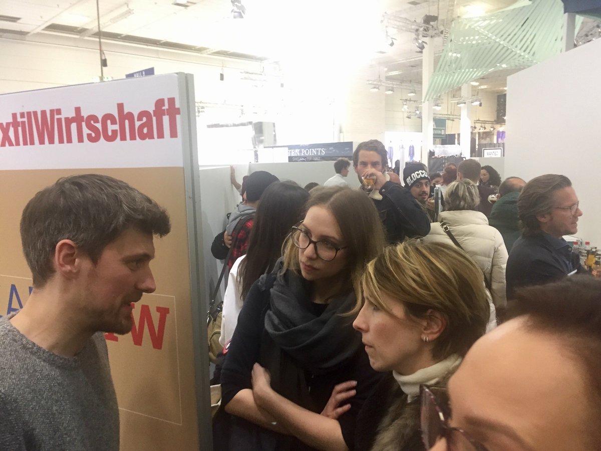 Full house bei Currywurst und Bier: Die TW-Party auf der #panoramaberlin https://t.co/SXlsO9NQAF