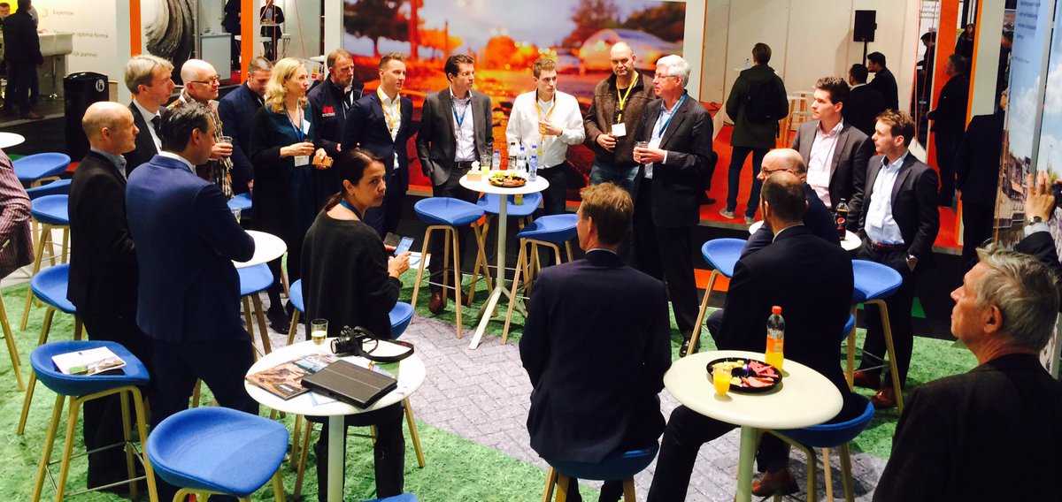 Mooi, na #goedgesprekopdedijk <a href="/InfraTech/">InfraTech</a> <a href="/waterschappen/">Unie v Waterschappen</a> #hwbp <a href="/RWSzakelijk/">Rijkswaterstaat Zakelijk</a> nu voldaan naar huis! #SlimmeDijken