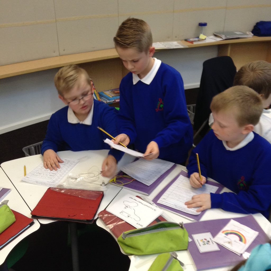 JesmondY4's tweet image. Experimenting with circuits in our #learninggroups #learningwithoutlimits