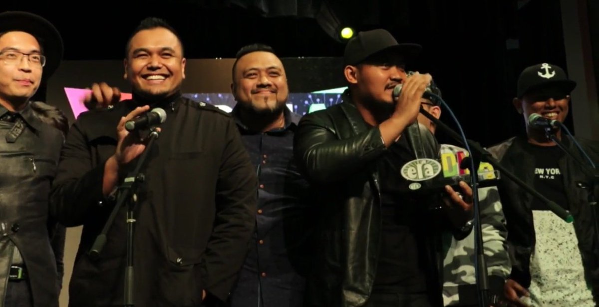 bacalahmalaysia's tweet photo. Pemenang Penyanyi Harapan Baru Pilihan Digi 2016 - Color Of Voices
#JomLive #ERADMA2016 #DigiPrepaidLive #BacalahMalaysia #JustReadOnline https://t.co/MczF5tDcyK