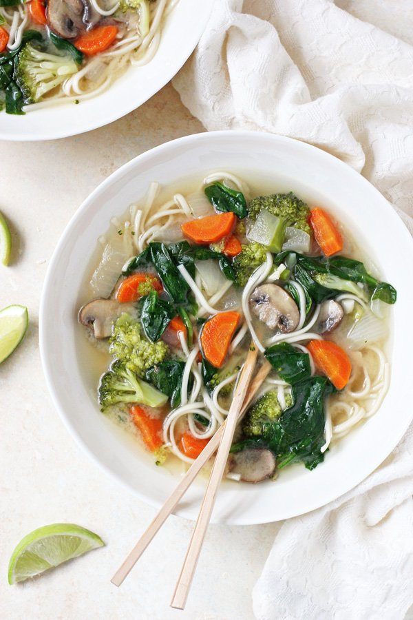 ohmyveggies's tweet photo. A light but filling miso veggie noodle soup https://t.co/kVw7fmNybj #vegetarian #soup https://t.co/gBMyGQstEP