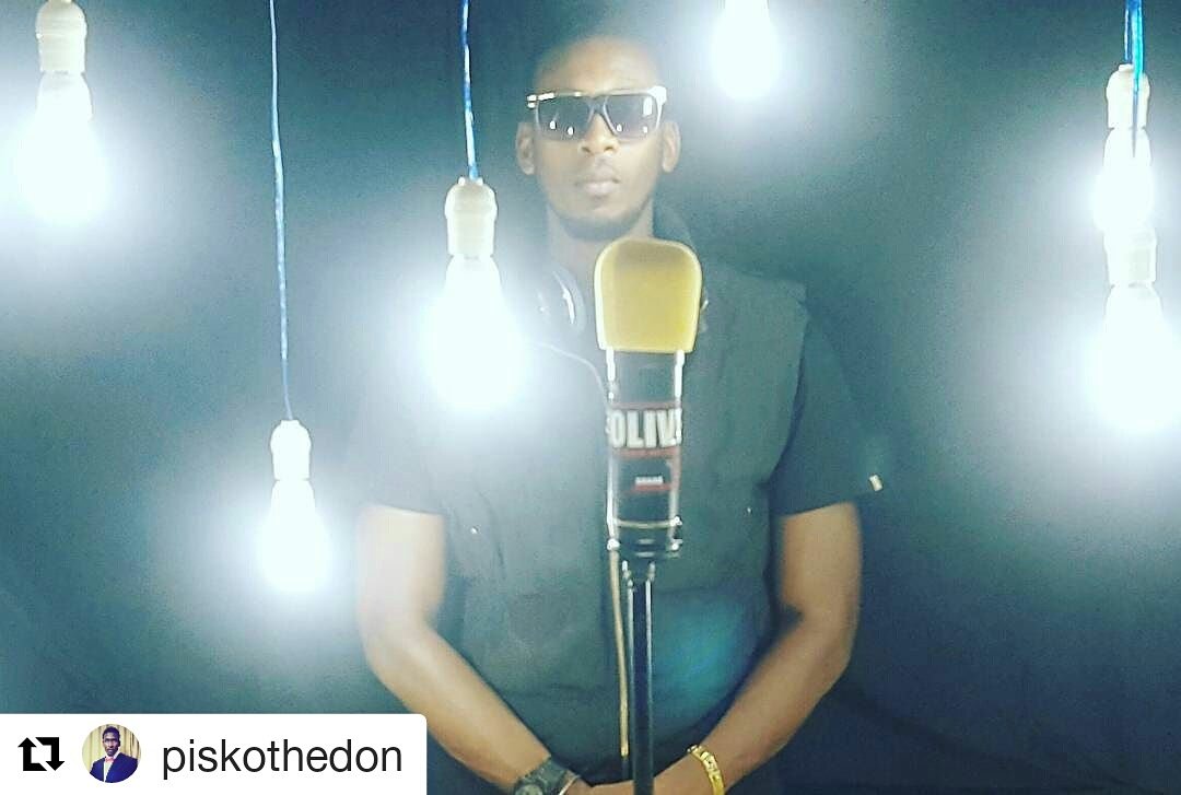 weglobalaf's tweet photo. #Salam my People #herewegoagain #tournagevideo_signewouma😉 Extrait de l'album #eclipsecomingsoon 
#piskothedonakalastlyricksist🎧
@0pisko https://t.co/qMA1g95MSS