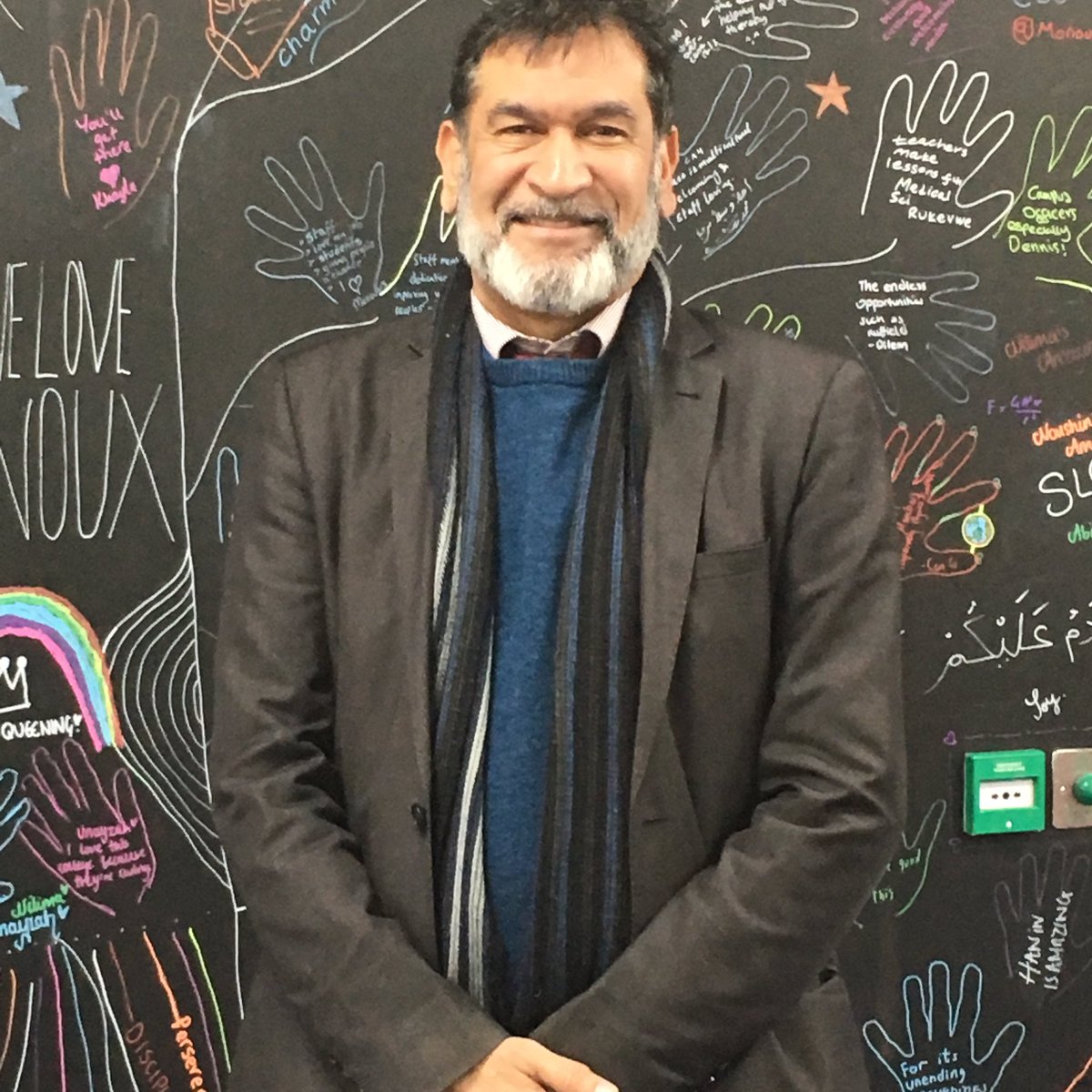 hayderkhan1974's tweet photo. Last day for one of our all time great #Maths teachers @MonouxCollege.
Mudassar Khurshid 2000-2017.
Wish you all the best for the future! https://t.co/RyWFnrWib6