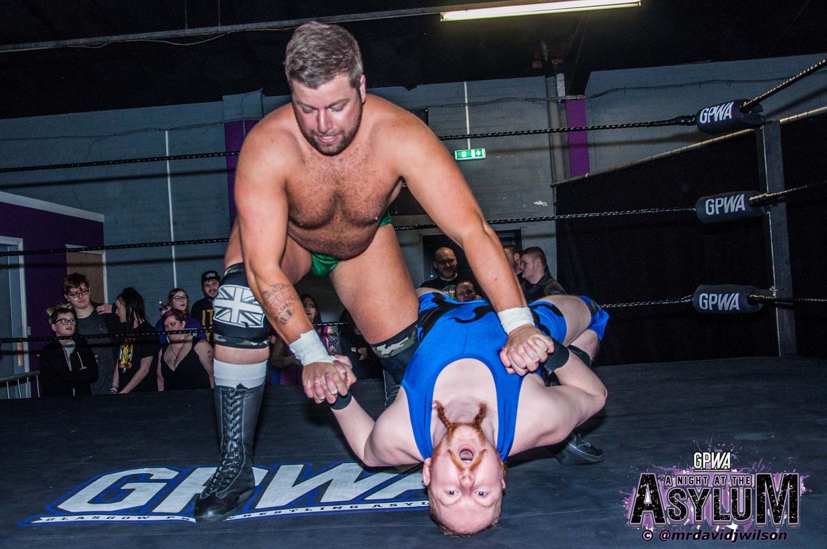IrvGarrett's tweet photo. Taking the fight to @AndyTheWildman last month.
#Holds #Bridge #OctopusStretch #ArmDrag https://t.co/HvhuC6SXFC