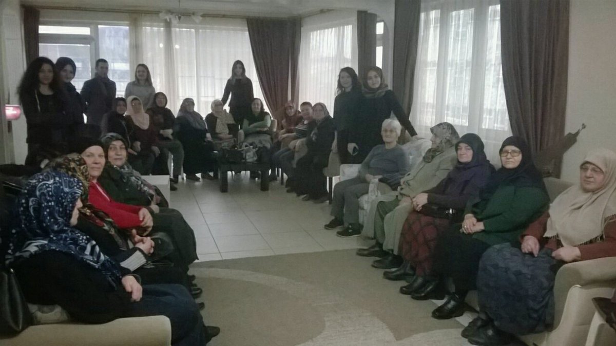 "Ayağınıza geldik" projemizi bugün emekli evlerinde gerçekleştirdik.Podoloji okuyan arkadaşlarımız ayak sağlığı hakkında bilgilendirme yaptı