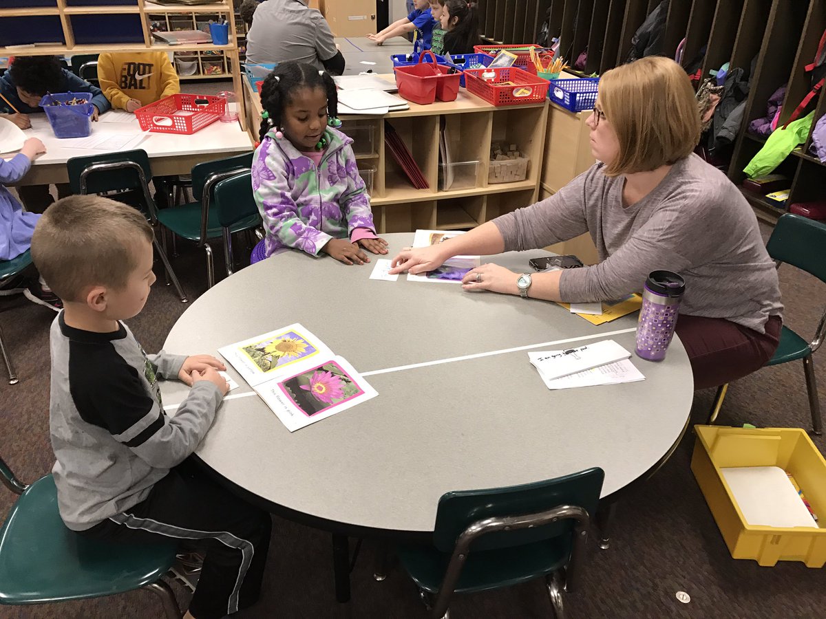 SFE_3820's tweet photo. Kindergartens engaged in literacy opportunities this morning. #getupandread #thinkreadcreate @Ms_Youngs https://t.co/Wk4fnwIjbH
