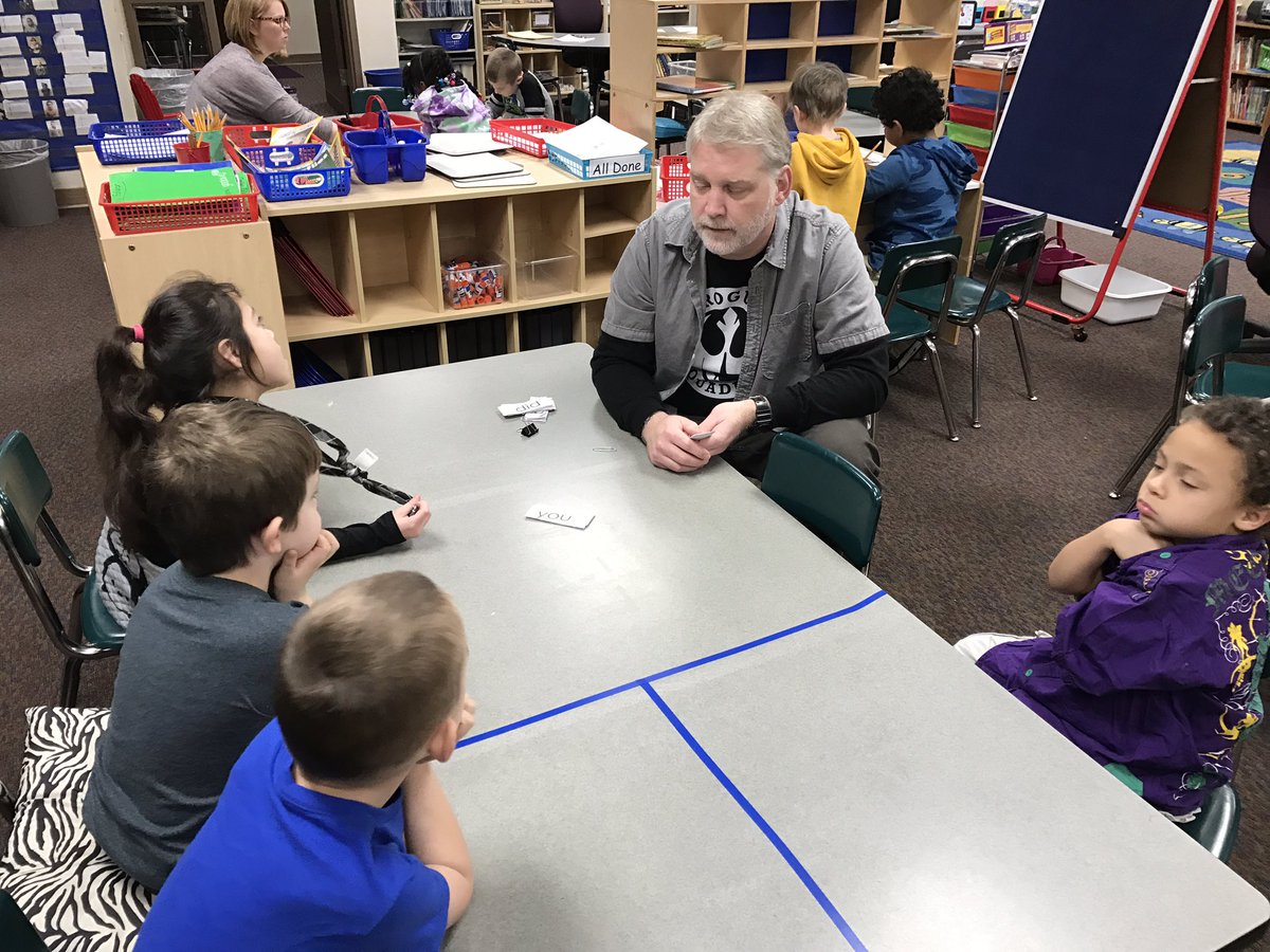 SFE_3820's tweet photo. Kindergartens engaged in literacy opportunities this morning. #getupandread #thinkreadcreate @Ms_Youngs https://t.co/Wk4fnwIjbH