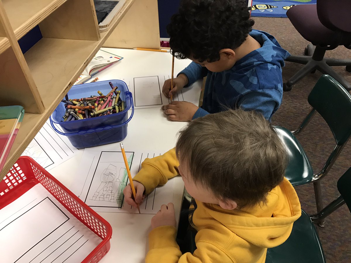 SFE_3820's tweet photo. Kindergartens engaged in literacy opportunities this morning. #getupandread #thinkreadcreate @Ms_Youngs https://t.co/Wk4fnwIjbH