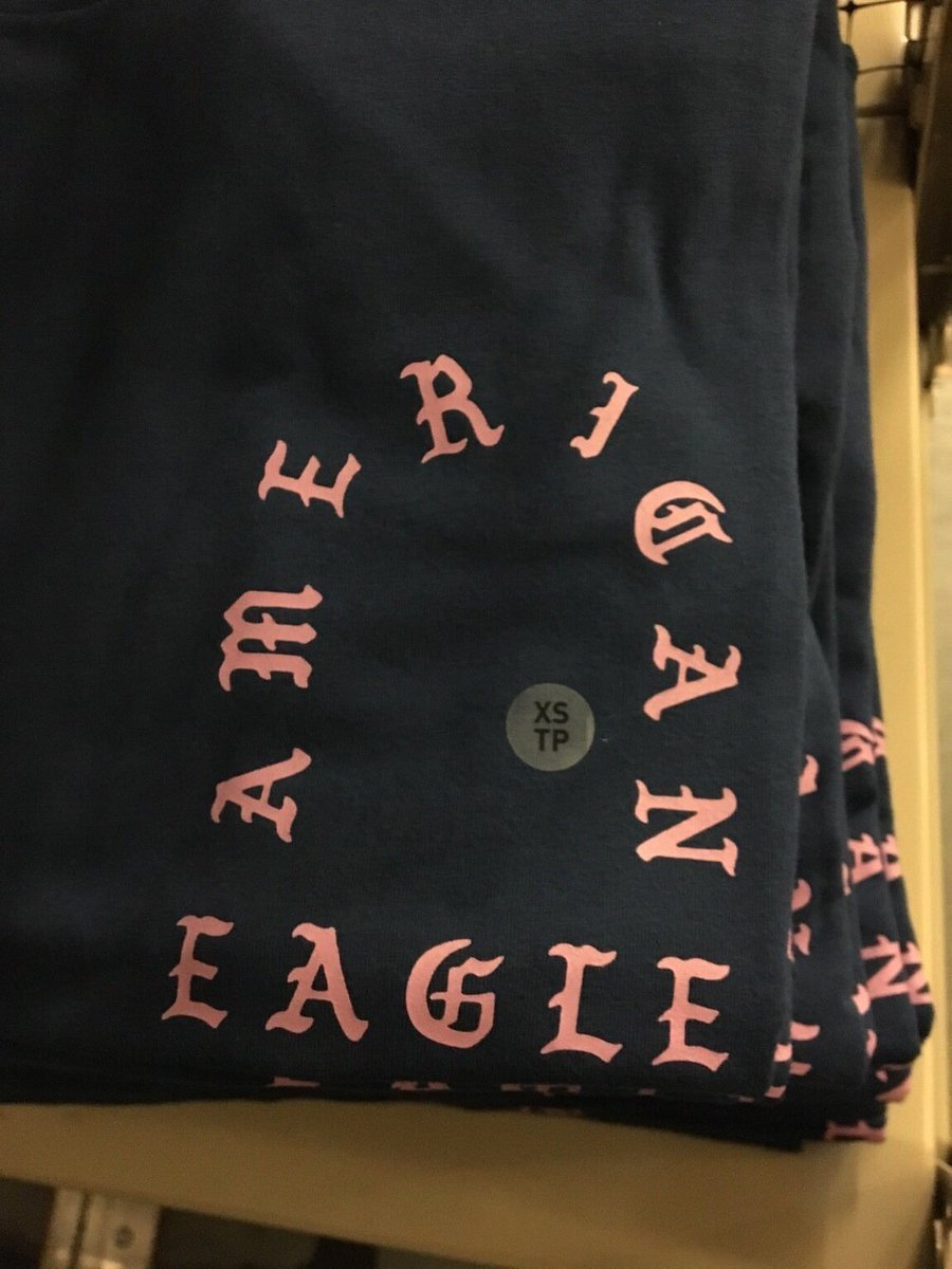 stfuindy's tweet photo. YO SOMEBODY GET THEY MANS. @AEO THE FUCK IS THIS LMAO. I FEEL LIKE... TRASH. #FEEZYSEASON https://t.co/HMGCsEdyEY
