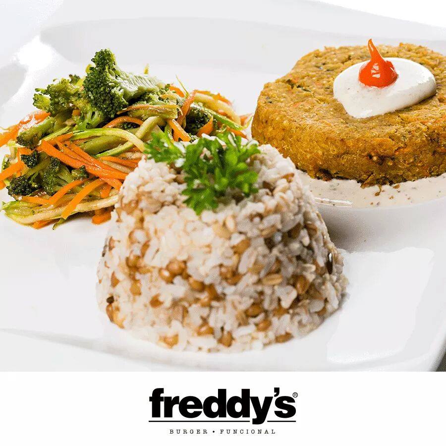 sigafreddys's tweet photo. #Gourmet ou #Funcional, almoço é na Freddy's! https://t.co/rtrRw5x93C