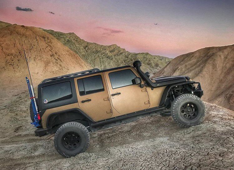Showing a little love to the Hi-Lift PATRIOT Edition Jack #hiliftjacks #theoriginalpowertool 

(Photo courtesy of VentureTheWild.com)