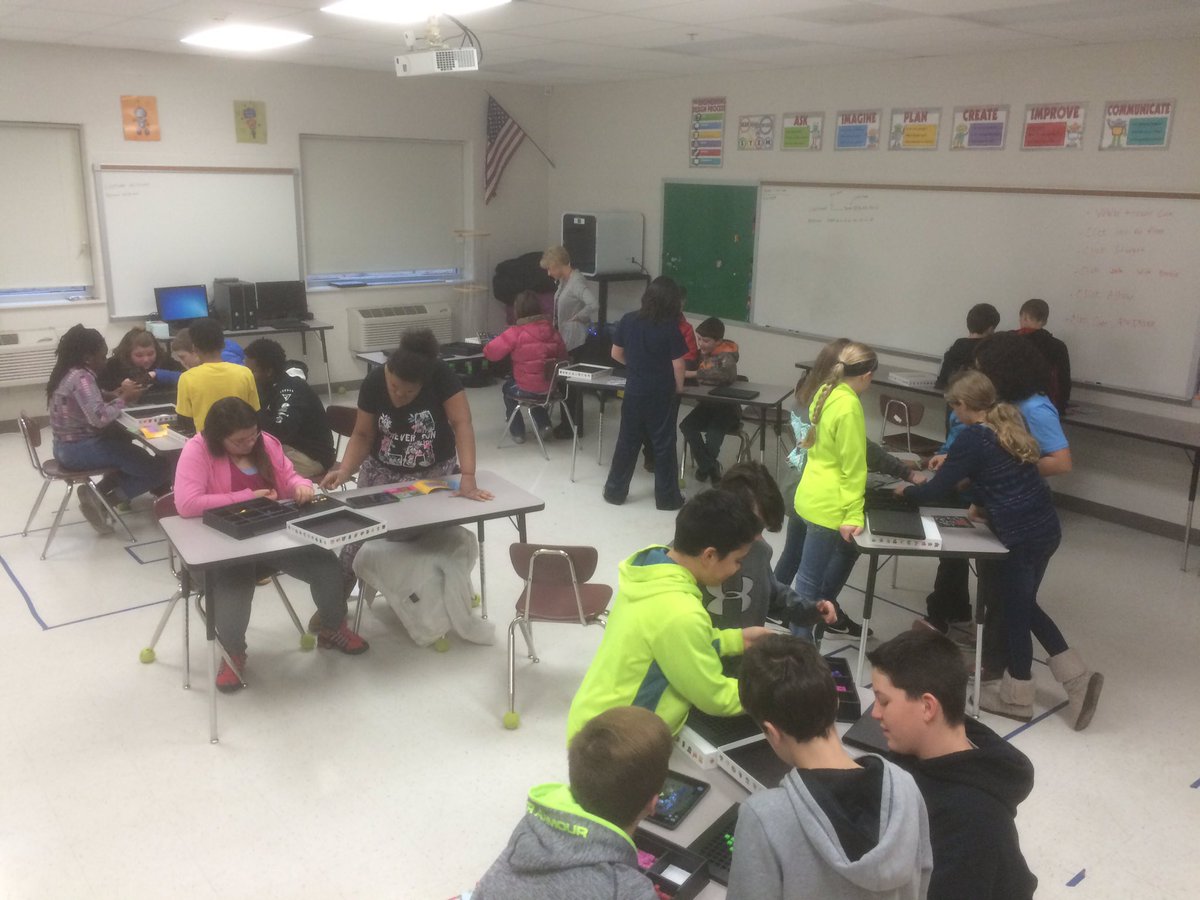 Young24Cody's tweet photo. If you don't have bloxels in your classroom you're missing out! @GambillJulie @BradOwings @jcarda5 @almostdrdill https://t.co/ibR9DxGQiG
