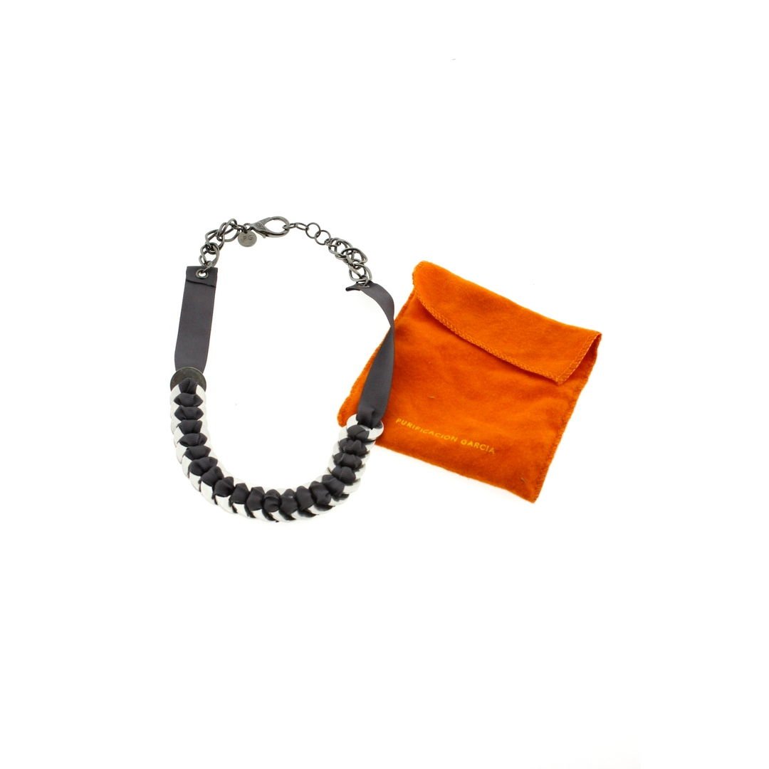 Closket's tweet photo. Purificación García firma este collar, ¡uno de nuestros accesorios favoritos! ahora, para ti, rebajado a 15 Euros. https://t.co/rAuGSxMPOv https://t.co/CFpDiXOA6m
