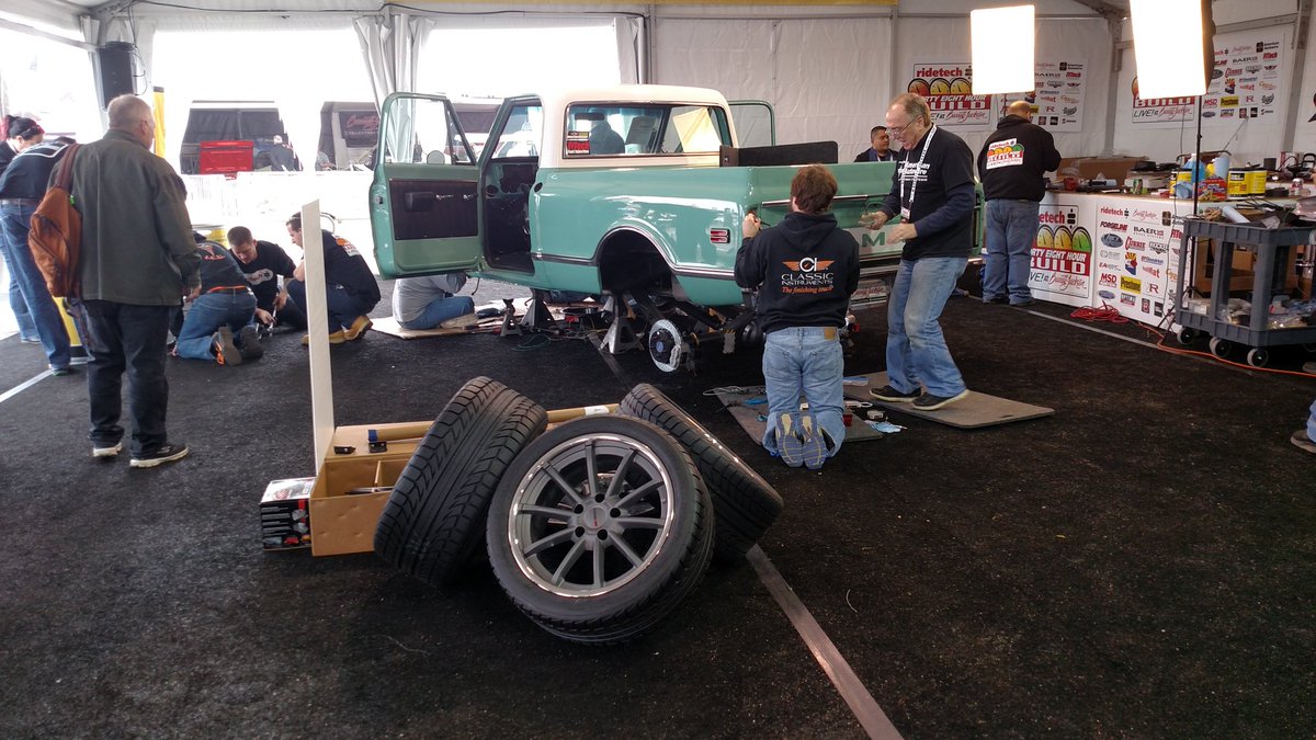 ForgelineWheels's tweet photo. Are they gonna make it? @ridetech is halfway through its #48HourC10 #protouring build on #Forgeline #ML3C wheels! https://t.co/l5J8dR5EE2 https://t.co/vAi0uJLnkP