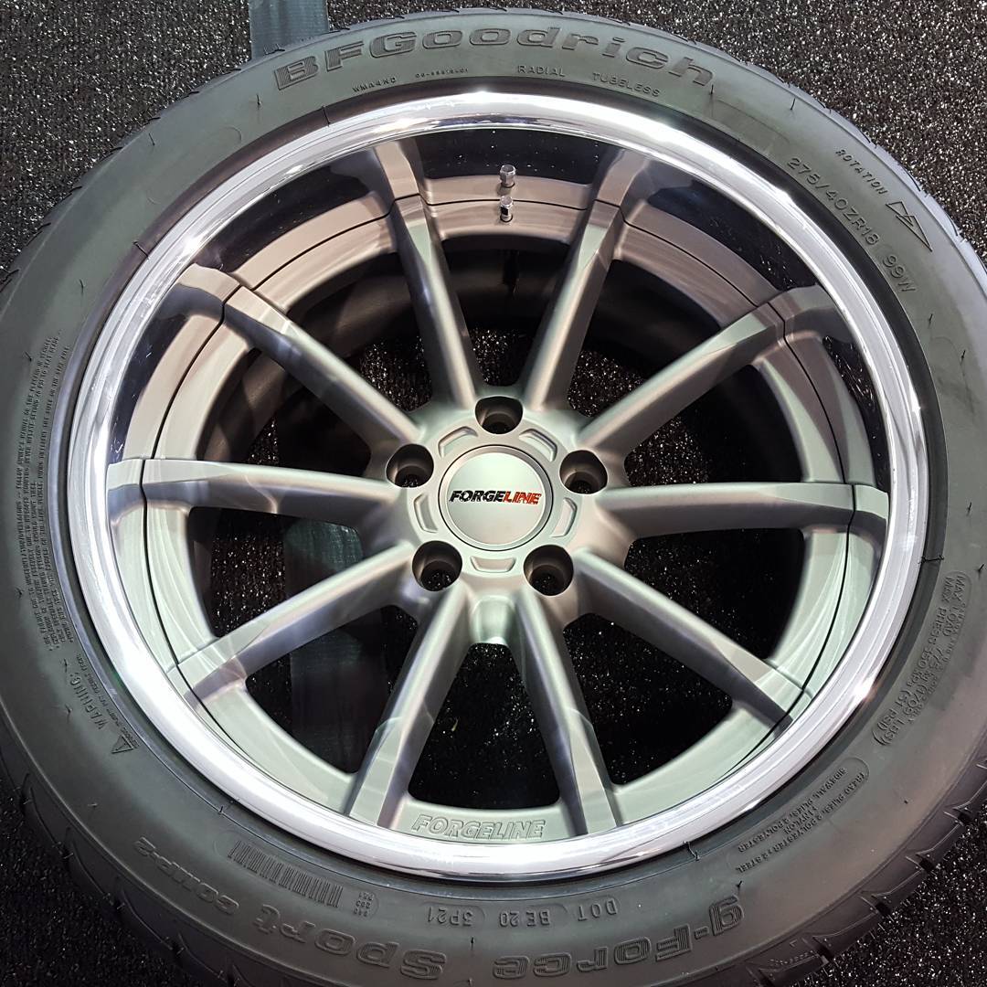 ForgelineWheels's tweet photo. Are they gonna make it? @ridetech is halfway through its #48HourC10 #protouring build on #Forgeline #ML3C wheels! https://t.co/l5J8dR5EE2 https://t.co/vAi0uJLnkP