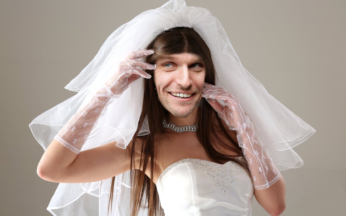 DriveTribeBikes's tweet photo. Ever wondered what @SuckingRabbits #GuyMartin would look like on his wedding day? Wonder no more. #drivetribe #bikethrottle (don't ask) https://t.co/8VdfCyHJsQ
