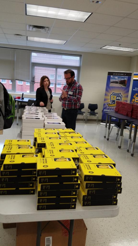 marceloclaure's tweet photo. 3/ We launched #1MillionProject pilot in Dallas TX &amp; Park Forest IL!!  4K students will get devices &amp; service from @Sprint in coming weeks! https://t.co/aLW8u8k6bl