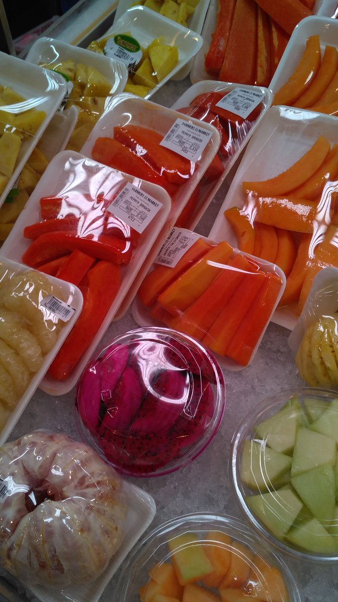 jangan lupa makan buah agar awet ..