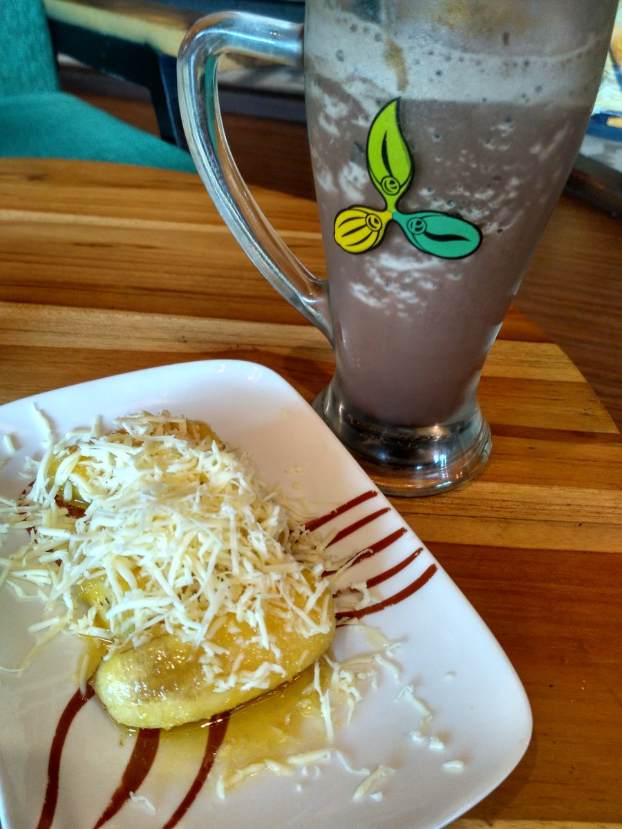 jangan lupa kudapan sore biar nggak ngantuk ...