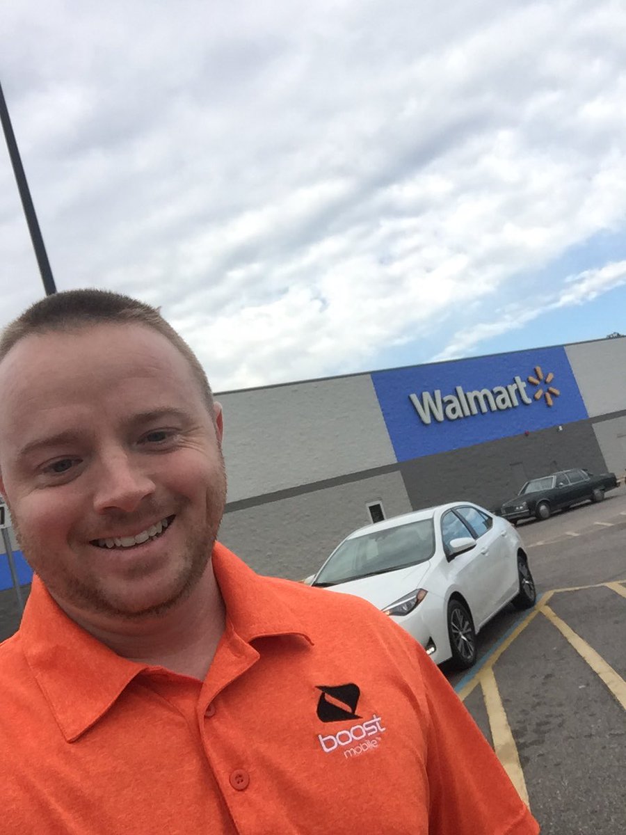 That_Sales_Guy's tweet photo. Store 1:

Updated my Laurenburg endcap and converted 1 straight talk customer to VM! 

#$10savings 

#samedata https://t.co/Kc8q9OJ4cW
