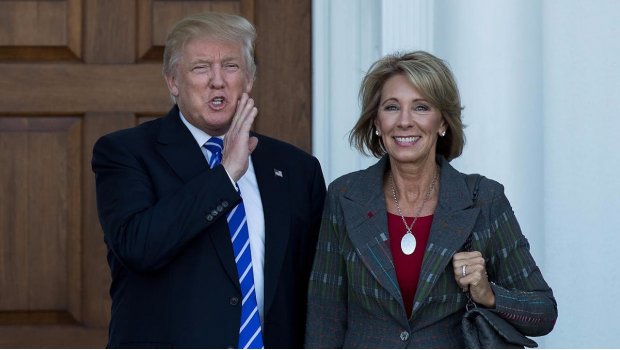 Secretaria de Educación del gabinete de Donald Trump tendrá salario de un dólar  ow.ly/LMjX3087Dwb