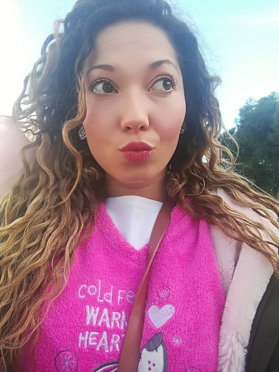 paulettekiss's tweet photo. Y con este frio quieren que uno se bañe todos los dias?!?!?! #ayparfavar #ardilladramatica #OlaDeFrioPolar #loquecallamoslascolochas https://t.co/rIuBRLCcxO