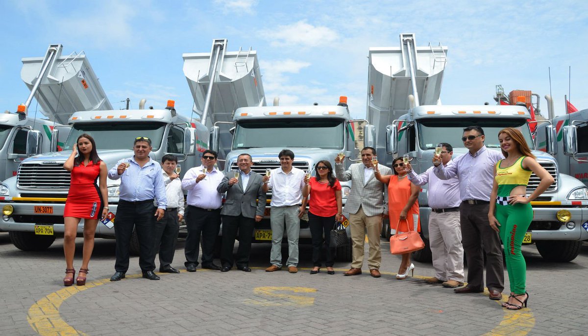 revista_nitro's tweet photo. #AlgoNuevoSeViene Tractocamiones @freightliner son entregados a #WariService @DivemotorLIMA @Divemotor #RevistaNitro►https://t.co/VNB167jDSP https://t.co/7hOYXwY70o