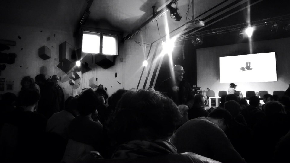 Wake_The_Town's tweet photo. #C17 @Esc_Atelier sta per iniziare la prima sessione della conferenza comunismo diretta @DinamoPress tra brevissimo https://t.co/J7xDcwXqE2