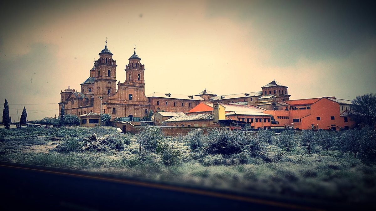 Mkchiss's tweet photo. Monasterio de los Jerónimos. El Escorial murciano. @ElTiempoA3 @A3Noticias #Murcia #nieve https://t.co/a5U28kA373