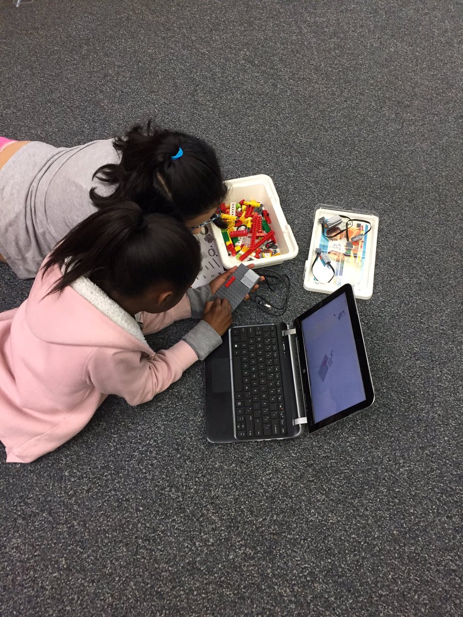 kcollazo's tweet image. Engineering with Mrs. Nash is a real kick! Tomorrow we launch marshmallows!#mcsstem @MCSDigital @SPEMediaCenter @DaleBuie