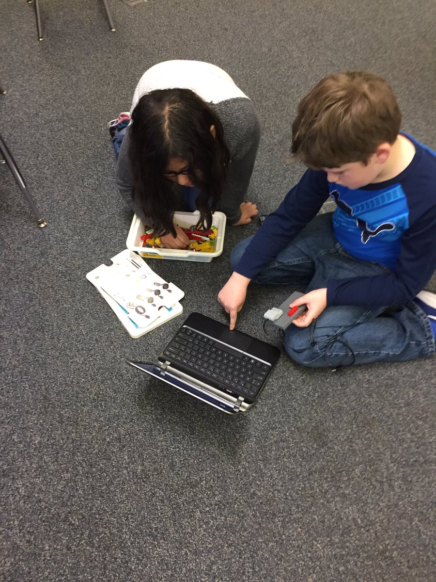 kcollazo's tweet image. Engineering with Mrs. Nash is a real kick! Tomorrow we launch marshmallows!#mcsstem @MCSDigital @SPEMediaCenter @DaleBuie