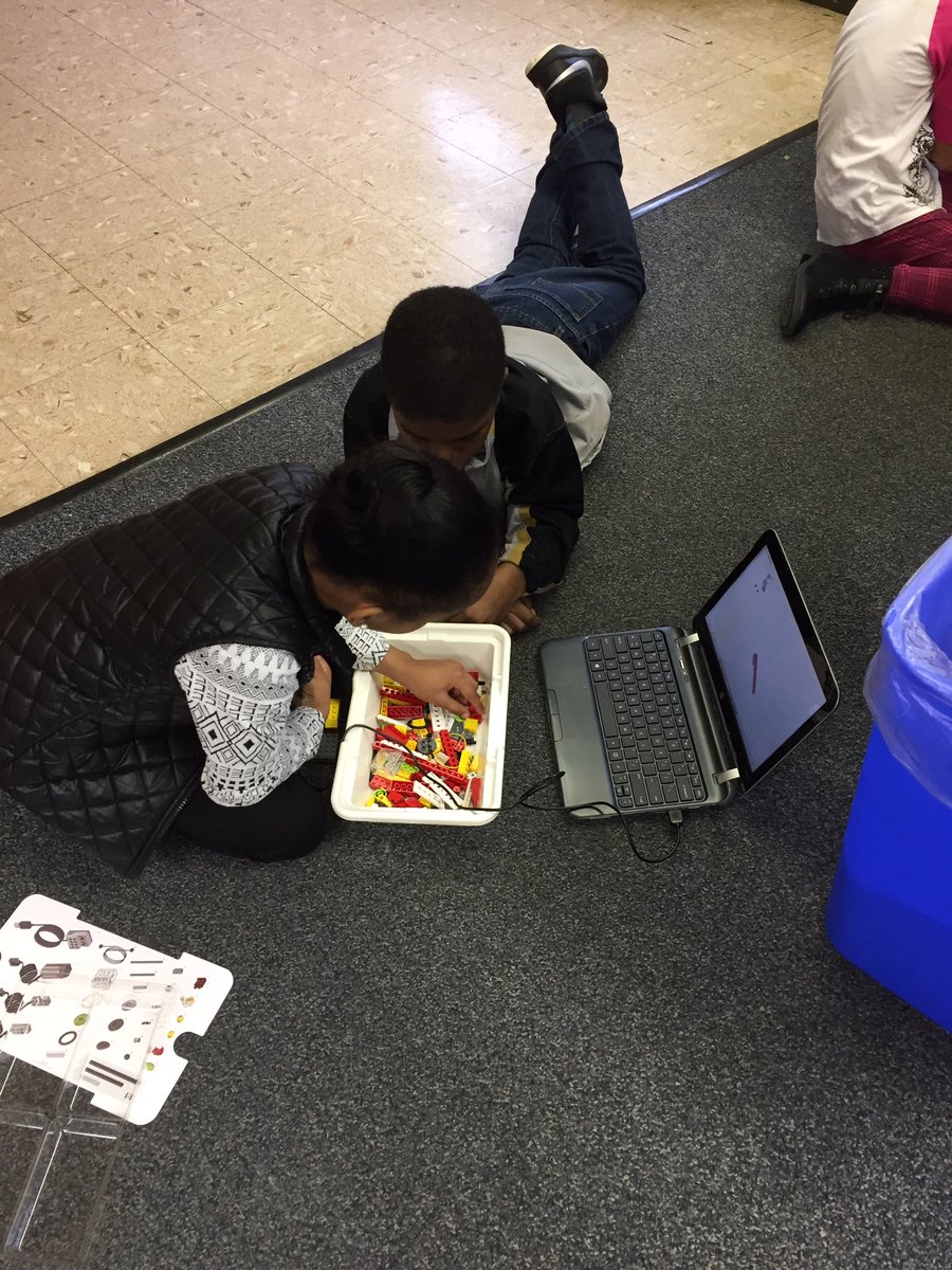 kcollazo's tweet image. Engineering with Mrs. Nash is a real kick! Tomorrow we launch marshmallows!#mcsstem @MCSDigital @SPEMediaCenter @DaleBuie