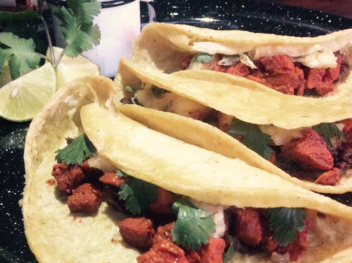 Tenemos nuevos tacos y platillos!
Taquito de marlin pibil. Una delicia!