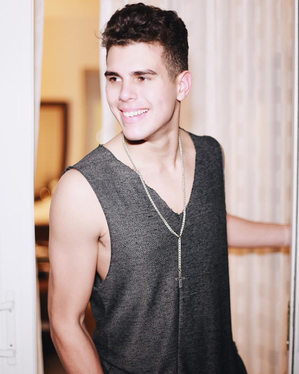 ZabdisWorld's tweet photo. Cuando usted sonrie el mundo se detiene @zabdiel1344 ❤ https://t.co/sxdgvGQ03d