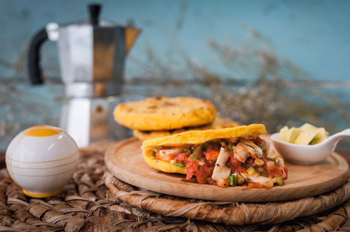 SetasdeCuiva's tweet photo. Buenos días familia @SetasdeCuiva, recomendamos la siguiente receta: Arepa amarilla con Champiñones. #FelizMiercoles https://t.co/pK0QlQDmKn https://t.co/rVk1iw1ObG