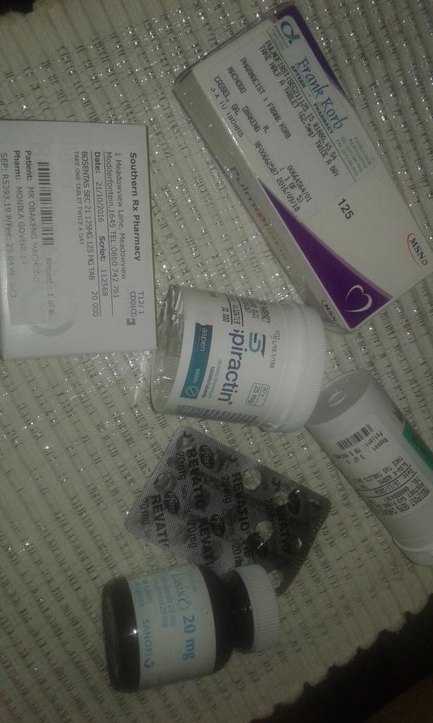 oxyob1's tweet photo. @TolAssMo @MTNza @iamtbotouch @TouchCentralFM 
I'd use the R25k to buy a Portable Oxygen. Suffering from Pulmonary Hypertension💉💊
#GoForIt😢 https://t.co/dEUuYw8oMh