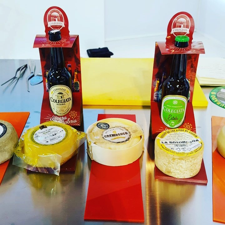 cant_infinita's tweet photo. Ahora en el stand #CantabriaEnFitur taller de #quesos del #CaminoLebaniego y cata #CervezaArtesana #Colegiata con @cocinerorural  ¡corre! https://t.co/9kwBOJ9lqe