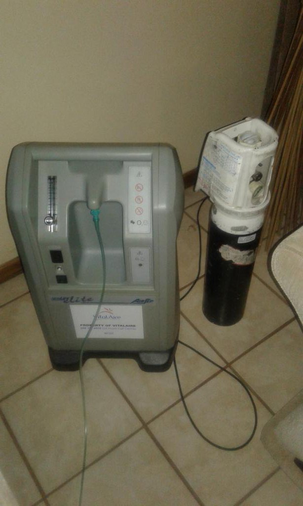 oxyob1's tweet photo. @TolAssMo @MTNza @iamtbotouch @TouchCentralFM 
I'd use the R25k to buy a Portable Oxygen. Suffering from Pulmonary Hypertension💉💊
#GoForIt😢 https://t.co/dEUuYw8oMh