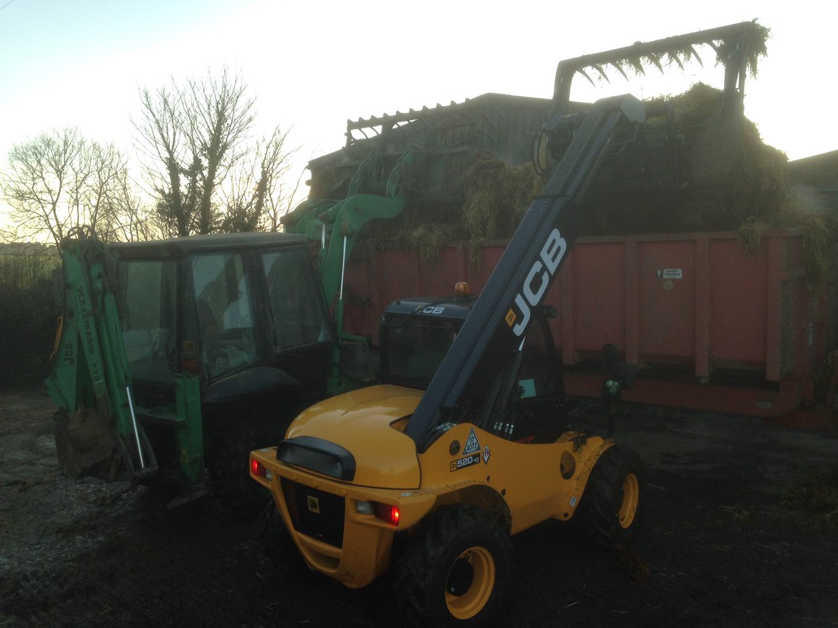 EdwardD_1984's tweet photo. Looking for a replacement for our trusty #2cx unfortunately this little handler met its match. Any suggestions @JCBAgriculture ? #teamdairy https://t.co/AJloG5yud0